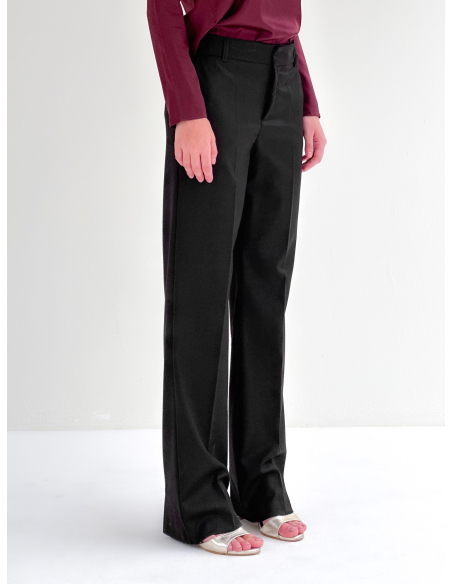 Straight cut trousers