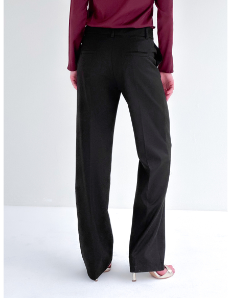 Straight cut trousers