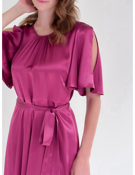 Flared dress with cut-out sleeve