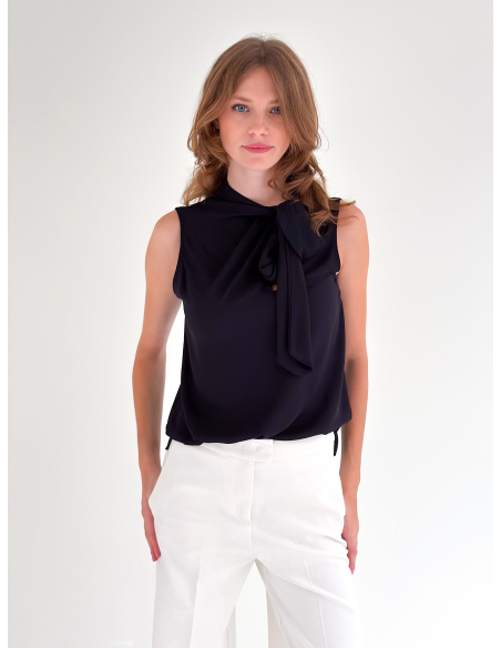 Top smanicato con fiocco