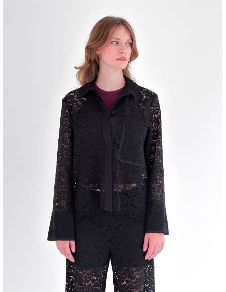 Camicia in pizzo semi trasparente con rifiniture in raso