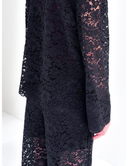 Camicia in pizzo semi trasparente con rifiniture in raso