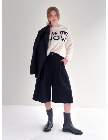 Bermuda shorts with pleats