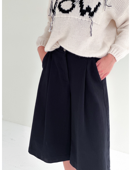 Bermuda shorts with pleats