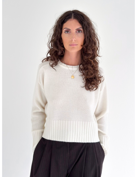 Cropped sweater made of 100% wool