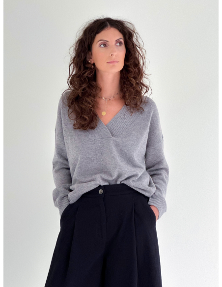 V-neck sweater in pure Wool