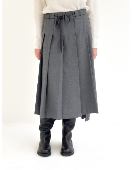 Pleated skirt with double length