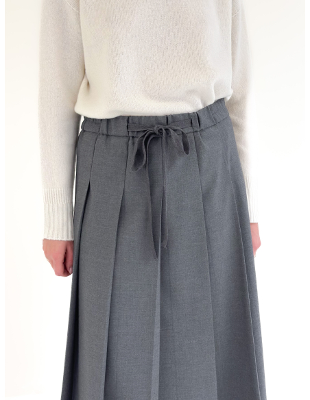 Pleated skirt with double length