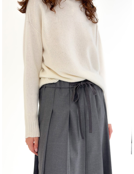 Pleated skirt with double length