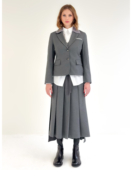 Pleated skirt with double length