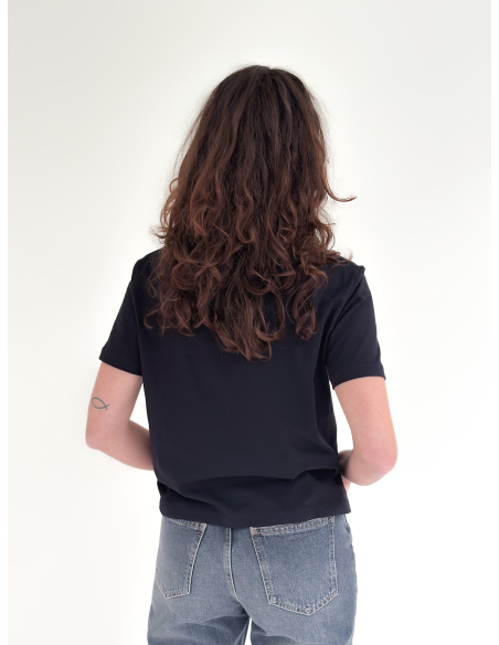 V-neck half-sleeve T-shirt