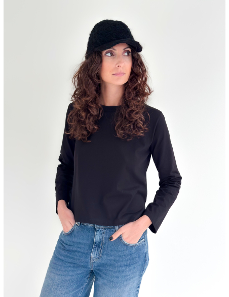 Long-sleeved crew neck T-shirt