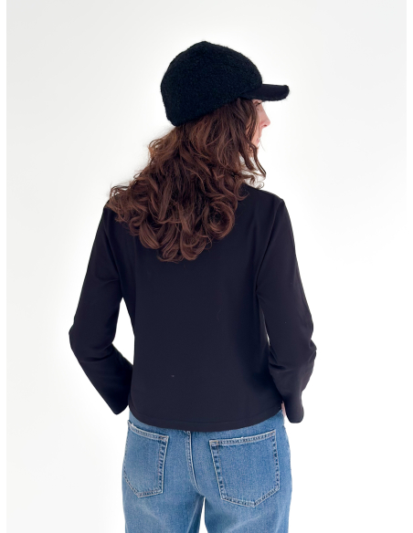 Long-sleeved crew neck T-shirt