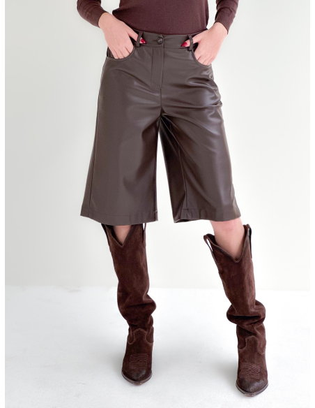 Stretch faux leather Bermuda shorts