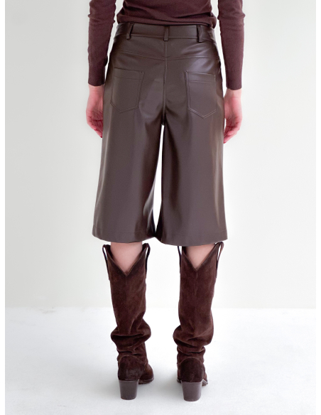 Stretch faux leather Bermuda shorts
