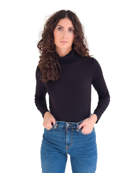 Lightweight viscose blend turtleneck