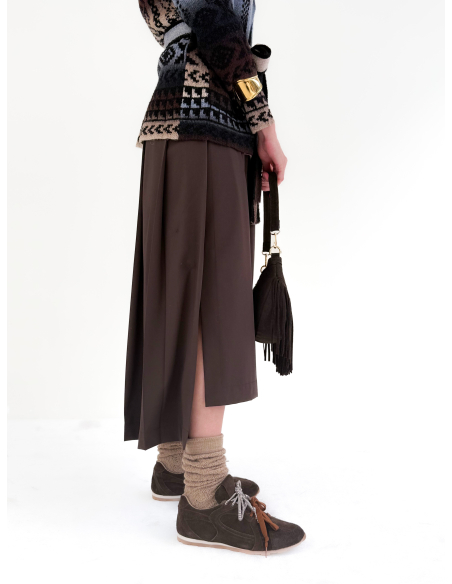 Pleated skirt with double length