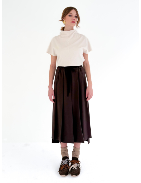 Pleated skirt with double length