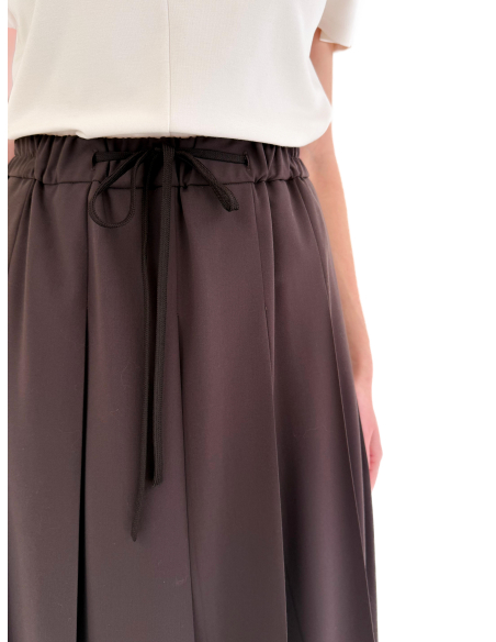 Pleated skirt with double length