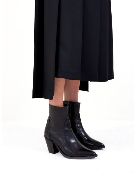 Pleated skirt with double length