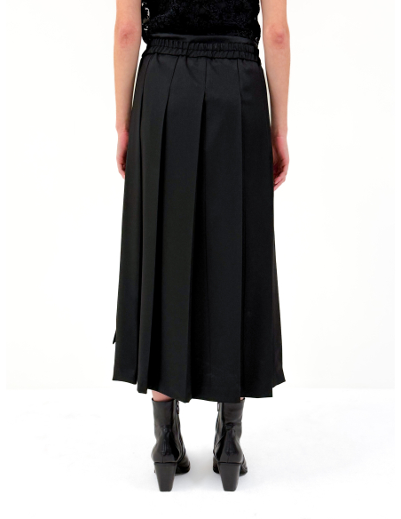 Pleated skirt with double length