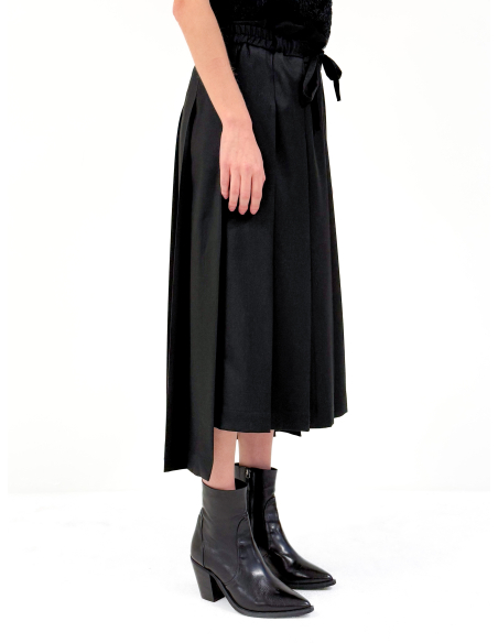 Pleated skirt with double length