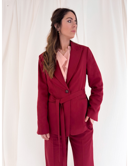 Single-breasted jacket with belt