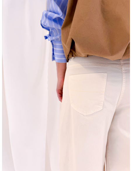 Sleeveless bomber jacket