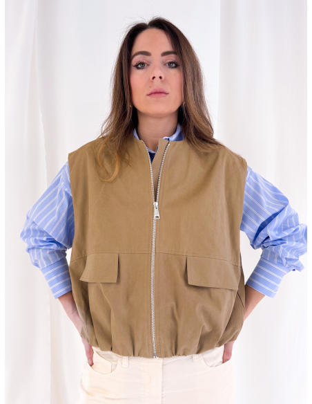 Sleeveless bomber jacket