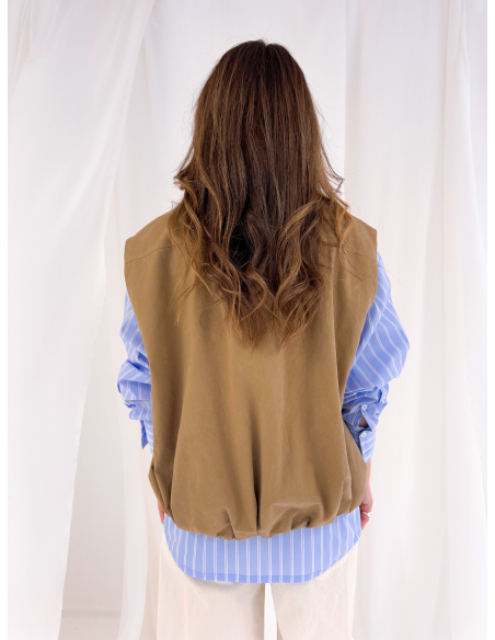 Sleeveless bomber jacket
