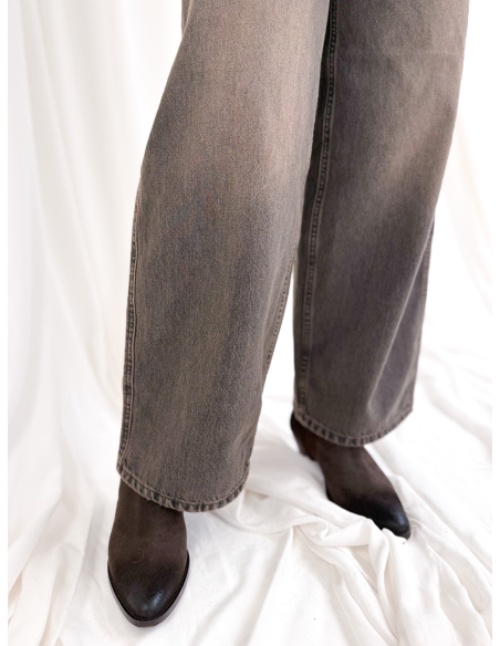 Balloon jeans in sand-washed denim