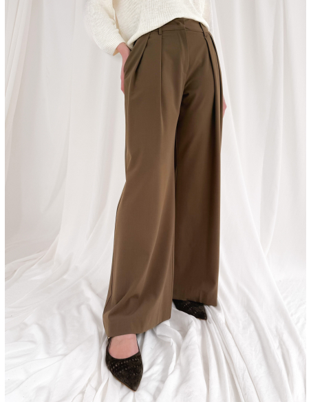 Tailored trousers with double pleats
