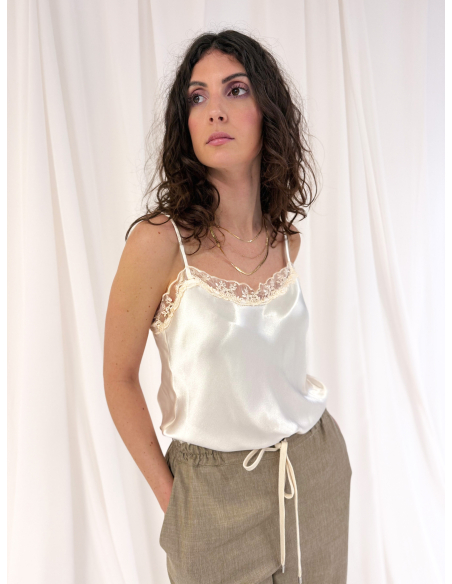 Top in viscosa con spalline sottili e pizzo