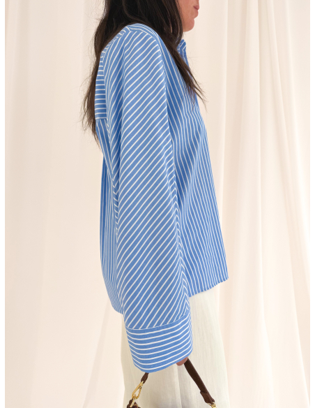 Camicia a righe con manica ampia