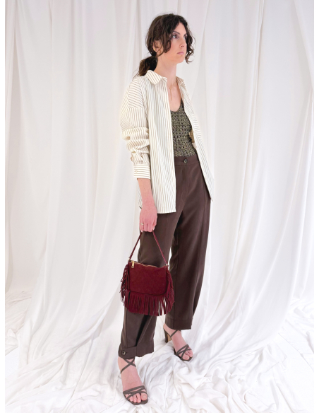 Camicia a righe con bottone posteriore