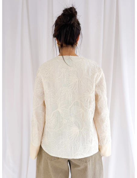 Jacket embroidered with frogs