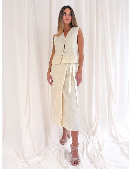 Gilet ricamato con alamari