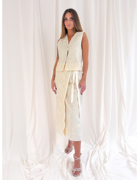 Gilet ricamato con alamari