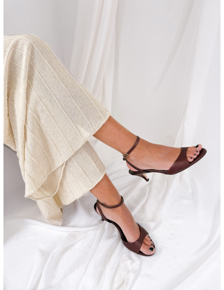 Sandalo in pelle laminato