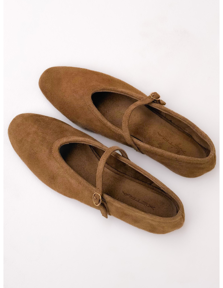 Ballerina in suede con cinturino