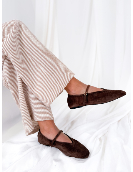 Ballerina in suede con cinturino