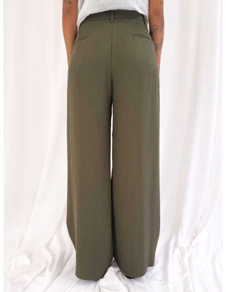 Tailored trousers with pleats
