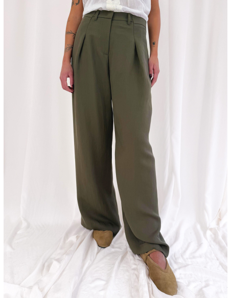 Tailored trousers with pleats
