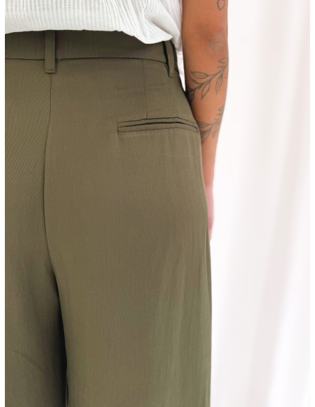 Tailored trousers with pleats