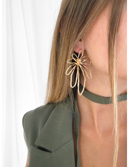 Metallic flower earrings