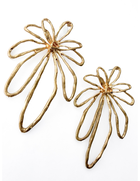 Orecchini metallici a fiore