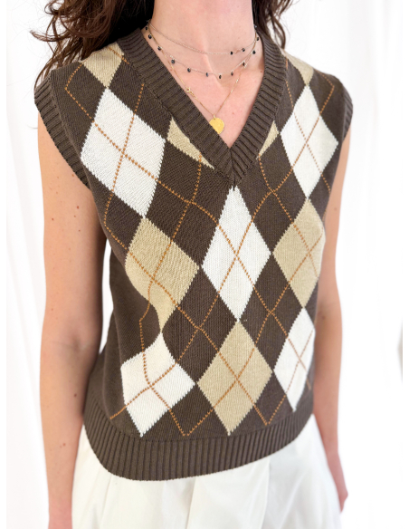 Diamond-patterned vest