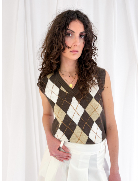 Diamond-patterned vest