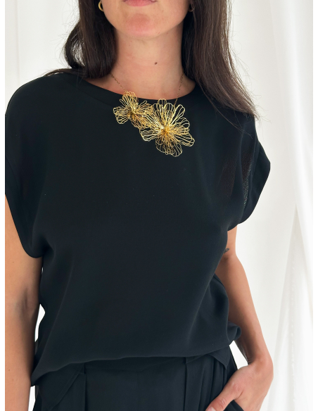 Choker in filo metallico con motivo floreale