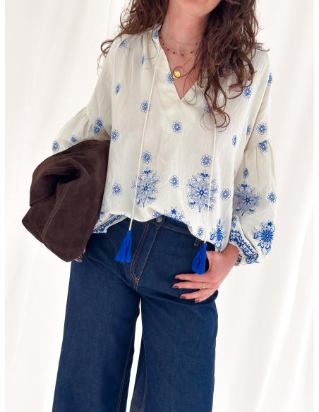 Cotton blouse with contrasting embroidery